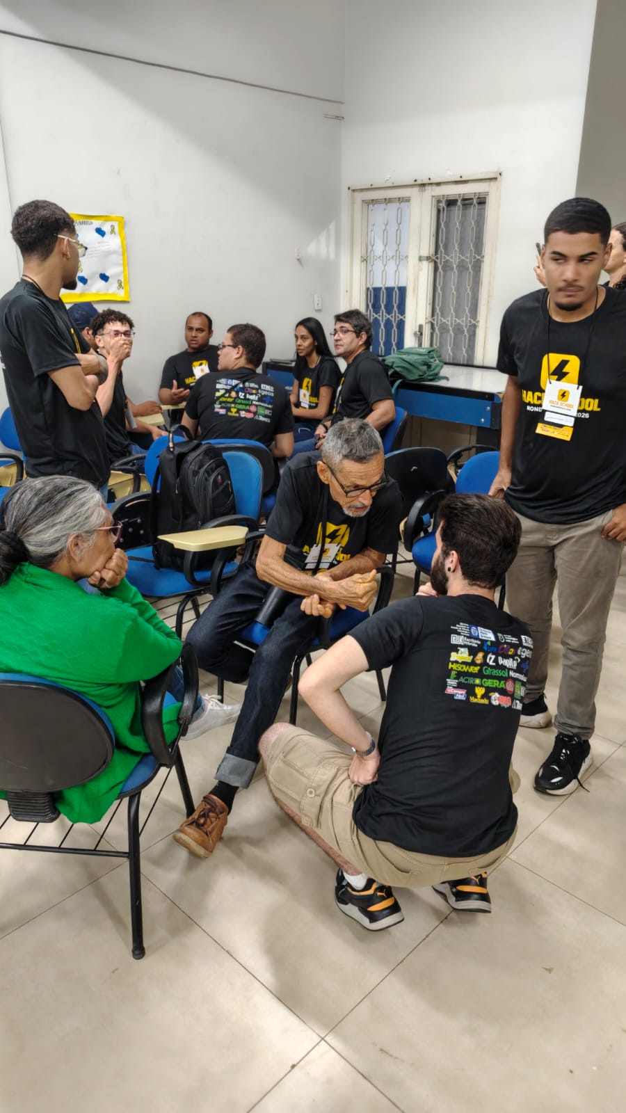 Participantes discutindo os desafios da etapa